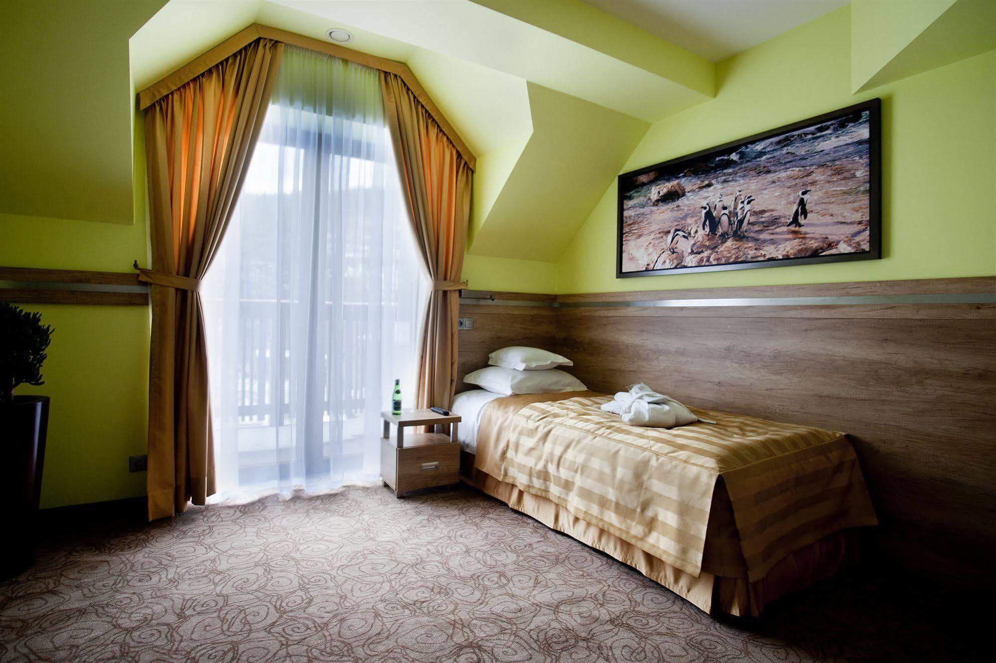Hotel & Spa Czarny Gron Rzyki Exterior photo